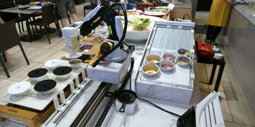 泡咖啡、烤面包、煎鸡蛋……DOBOT料理机器人在日本酒店上岗